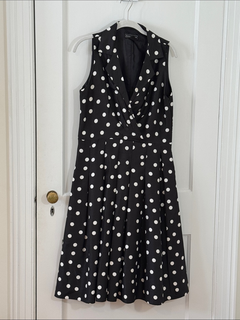 Like new! Jessica Howard Black Polka Dot Lined Sleeveless Fit & Flare 👗 size 10P
